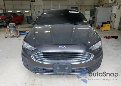 2019 Ford Fusion S z USA, uszkodzony, nr VIN 3FA6P0G75KR250805